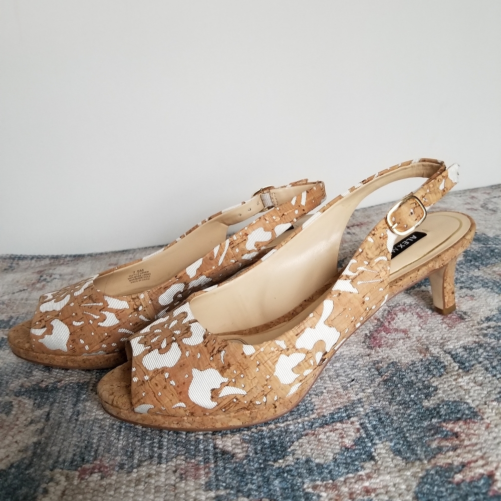Alex Marie sling back tan and white pump size 7.5m